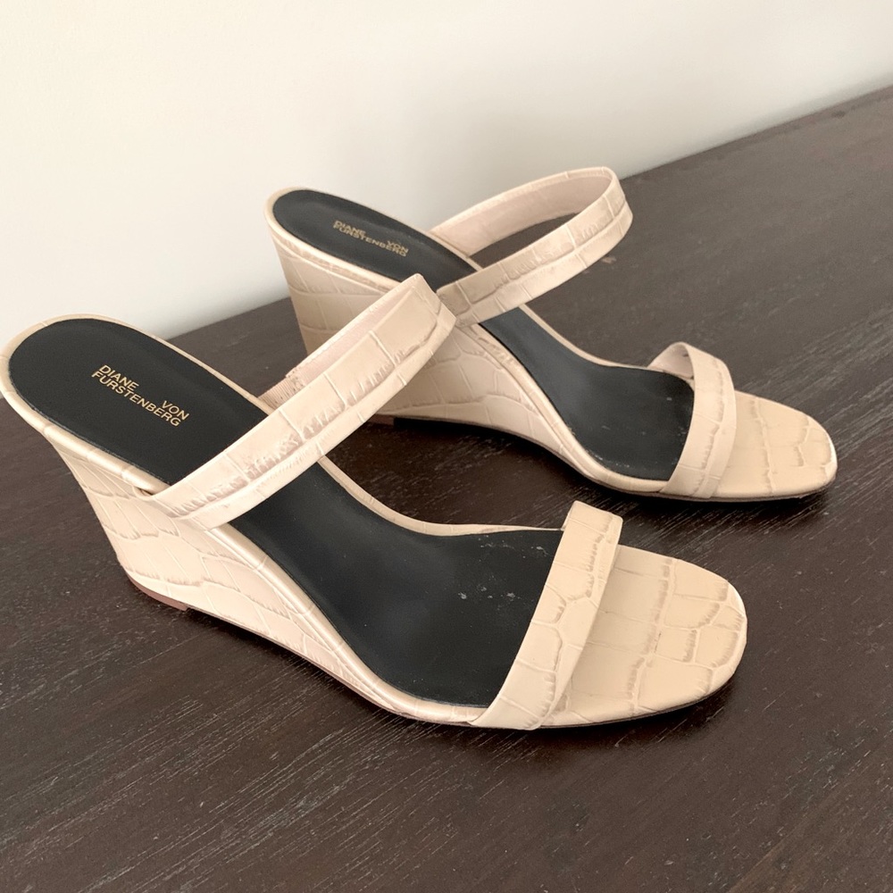 Diane Von Furstenberg Wedge Heels Faux Croc Sz 8.5